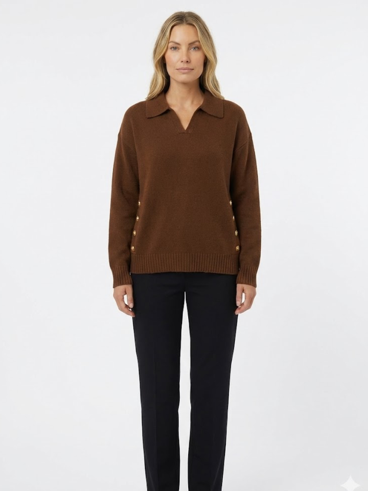 Lora – Elegant striktrøje med knapdetaljer