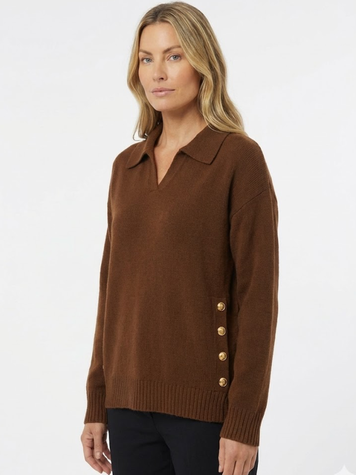 Lora – Elegant striktrøje med knapdetaljer