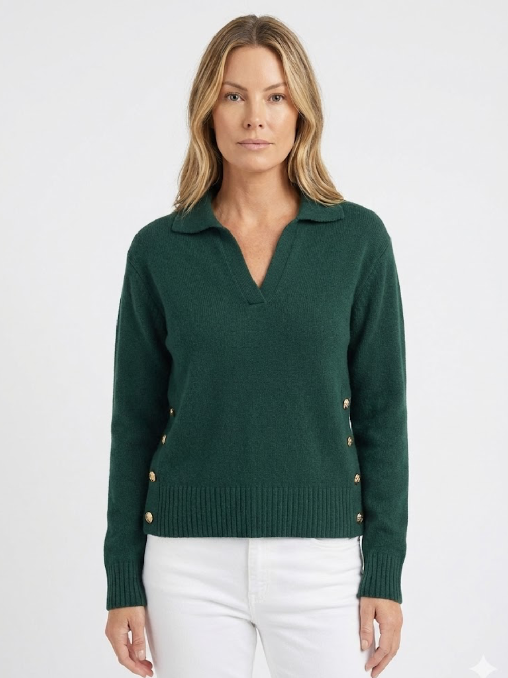 Lora – Elegant striktrøje med knapdetaljer