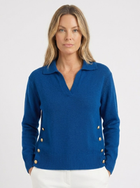 Lora – Elegant striktrøje med knapdetaljer - Blå