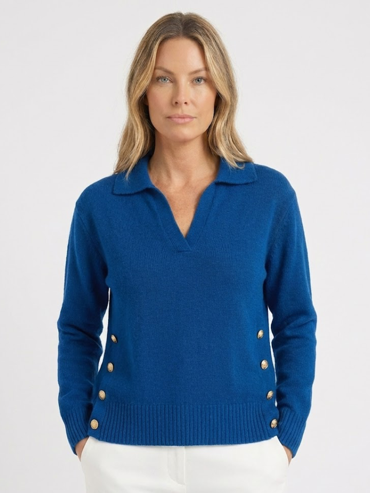 Lora – Elegant striktrøje med knapdetaljer