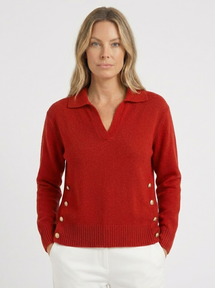 Lora – Elegant striktrøje med knapdetaljer
