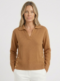 Lora – Elegant striktrøje med knapdetaljer - Khaki